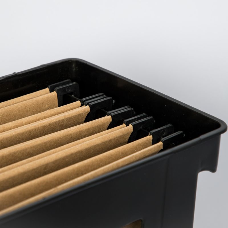 caja-archivo-plastica-negra-con-6-carpetas-colgantes-1-7897832851725