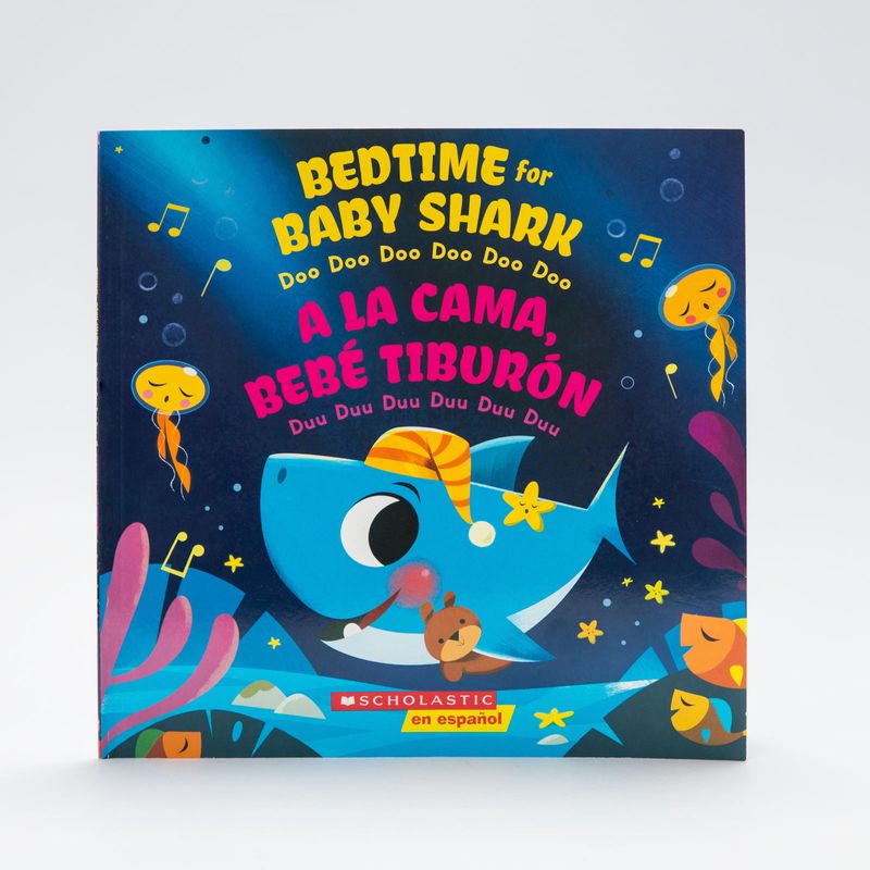 bedtime-for-baby-shark-a-la-cama-bebe-tiburon-9781338630992