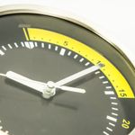 reloj-de-pared-15-3cm-diseno-redondo-tacometro-plateado-negro-y-amarillo-2-7701016140256