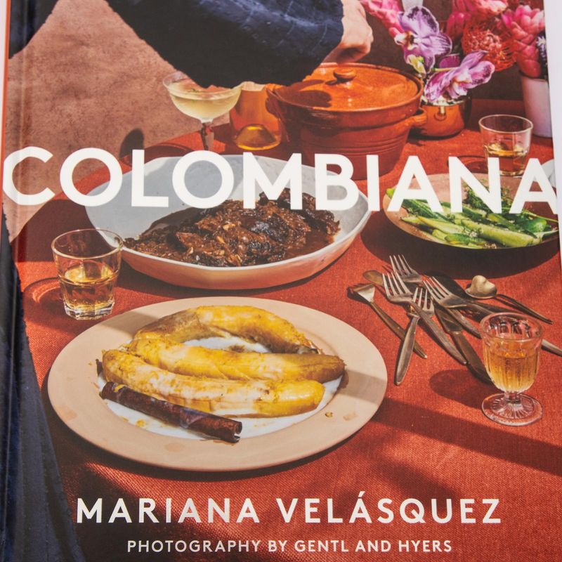 colombiana-4-9780063019430