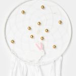 atrapasuenos-de-67-cm-con-conejo-esferas-doradas-lazos-y-plumas-blancas-2-7701016202268