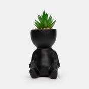 Planta artificial con maceta negra, sábila