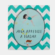 Ana aprende a nadar