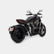 Moto coleccionable Ducati XDiavel S negra