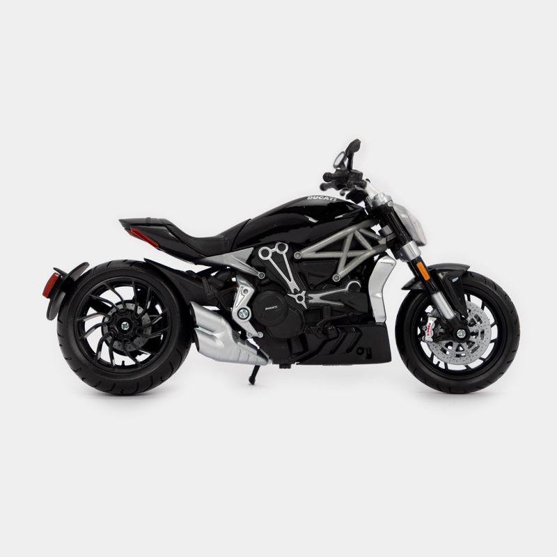 moto-coleccionable-ducati-x-diavel-s-negra-4-7701016374316