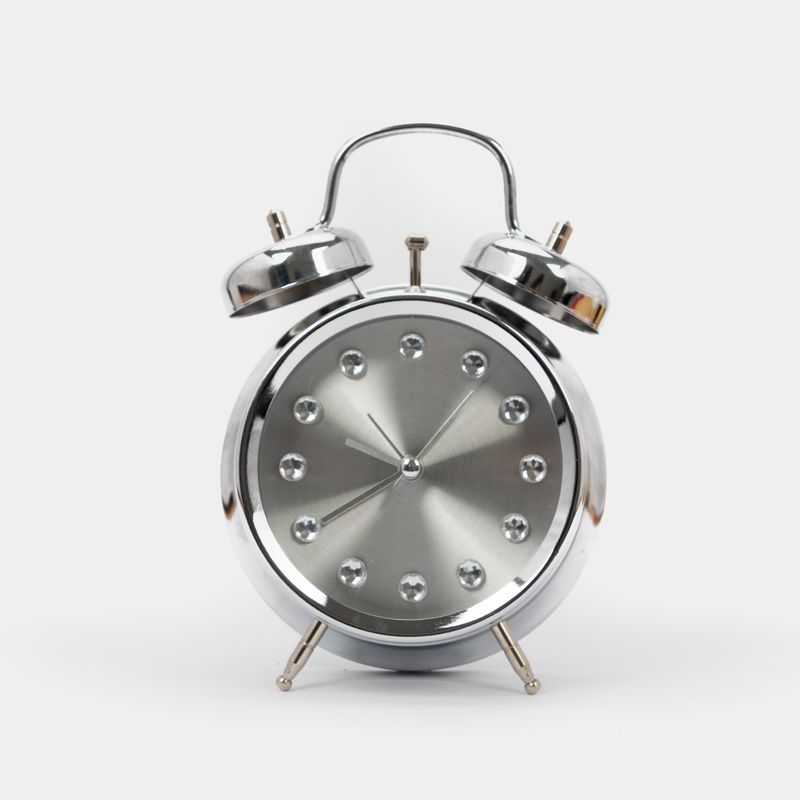 reloj-de-mesa-con-alarma-16-5-x-12-cm-plateado-7701016367547