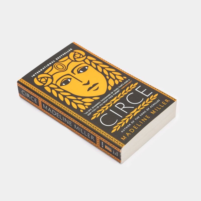 circe-3-9780316423885