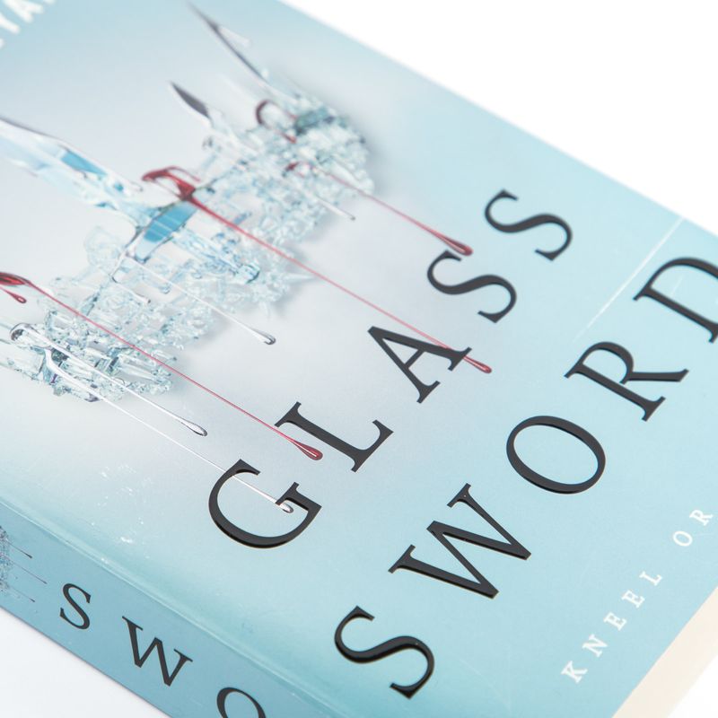 glass-sword-red-queen-2--4-9780062310675