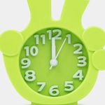reloj-de-mesa-diseno-mano-verde-3-7701016366700