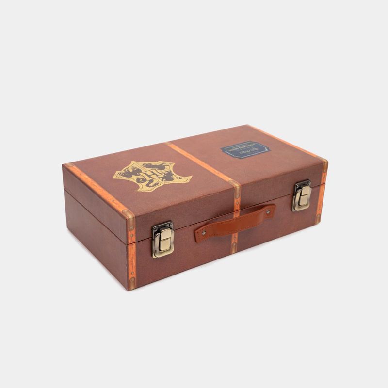 harry-potter-hogwarts-trunk-collectible-set-2-9780762474738