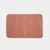 Tapete rosado para baño