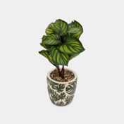 Planta artificial con maceta, hojas monsteras