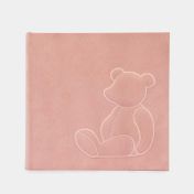 Álbum fotográfico rosado de 22 x 23,5 cm y disñeo de oso bordado