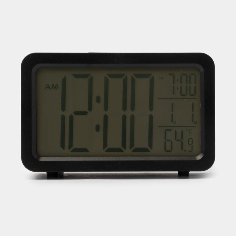 Reloj de mesa digital con luces led y borde negro