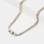 Collar plateado multitiras con 3 esferas
