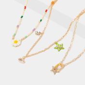 Set de collares dorados/ multicolor x3 unidades con dijes de estrellas y flor