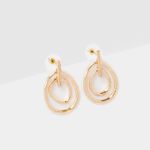 aretes-cortos-dorados-diseno-aros-ondeados-7701016610681