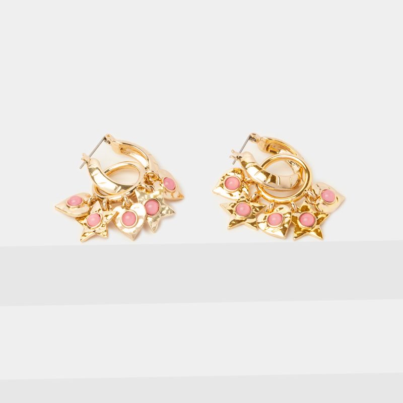 aretes-dorados-tipo-candonga-con-dijes-de-estrellas-y-corazones-7701016610773