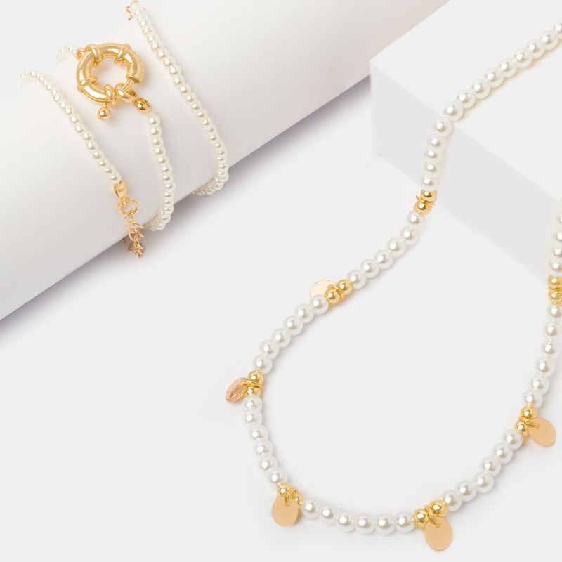 set-de-collares-x2-unidades-esferas-blancas-doradas-con-dije-7701016610957