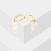 Aretes cortos con diseño de oso transparente en resina