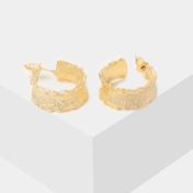 Aretes dorados diseño semiaro rústico