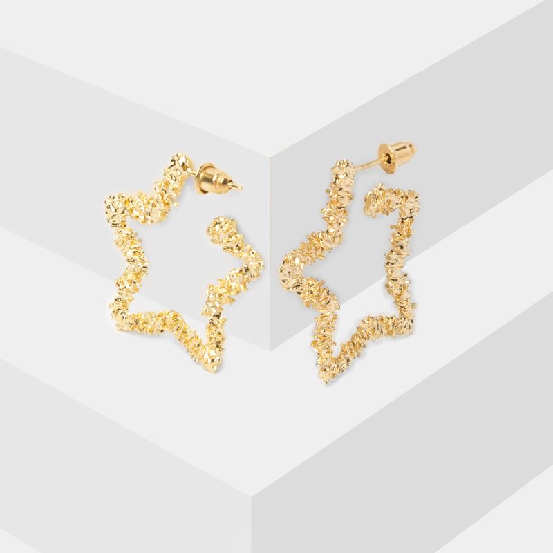 aretes-dorados-cortos-diseno-estrellas-7701016611619