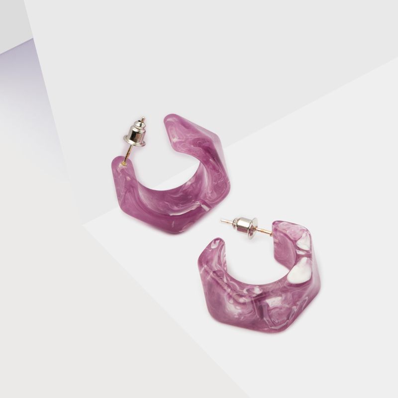 aretes-diseno-semiaro-en-resina-morada-7701016611817