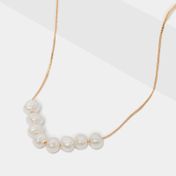 Collar liso con esferas blancas