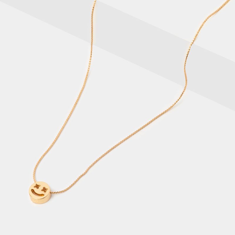 collar-con-dije-de-carita-feliz-dorado-7701016615549