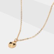 Collar con dije de emoji dorado