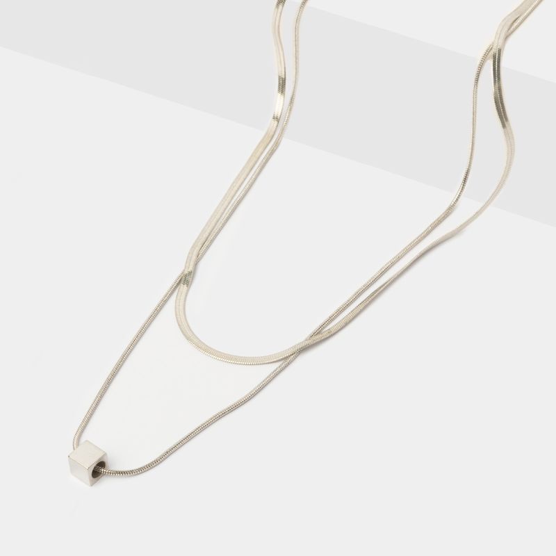 collar-doble-con-dije-cuadrado-plateado-7701016618373