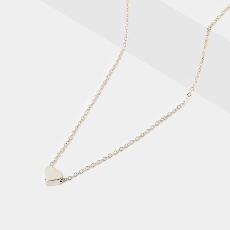 collar-con-dije-corazon-plateado-7701016618380