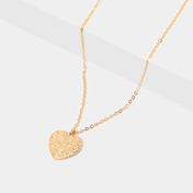 Collar con dije de corazón