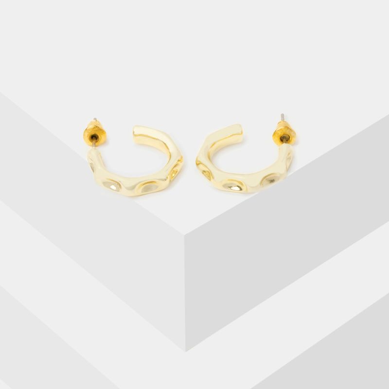 aretes-dorados-diseno-semiaro-grabado-7701016611893