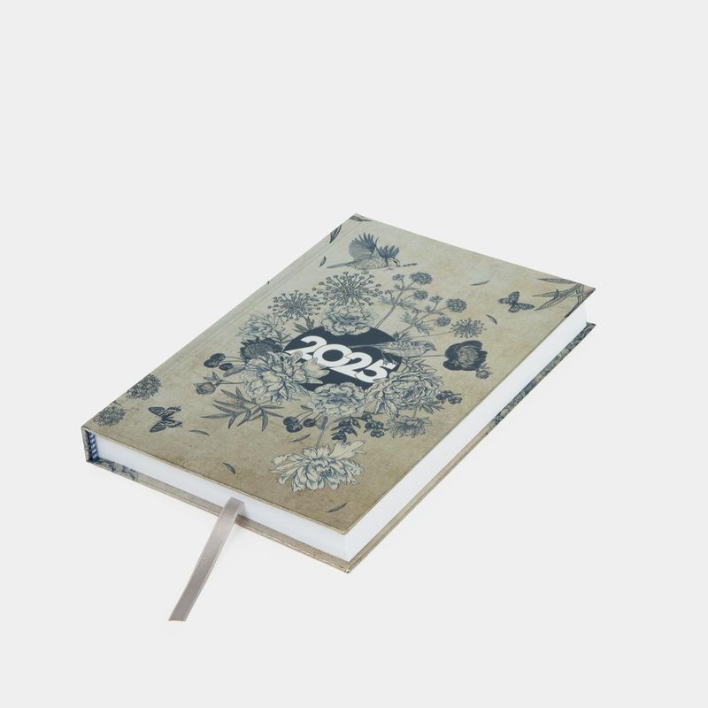 agenda-diaria-practica-2025-diseno-vintage-oscura-2-7701016897358