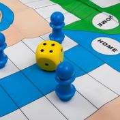 Juego 2 en 1 ludo, serpientes y escalera