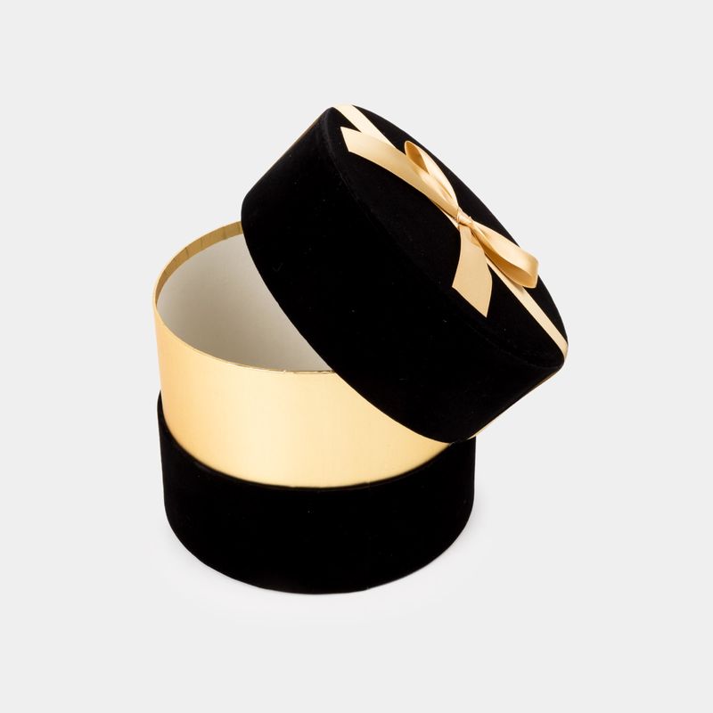 caja-de-regalo-circular-de-18-5-x-23-cm-negra-con-mono-dorado-2-7701016083836