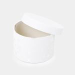 caja-de-regalo-circular-de-10-x-15-cm-blanca-con-estrellas-plateadas-2-7701016194259