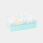 caja-de-regalo-de-9-5-x-29-x-21-cm-verde-tapa-tipo-marmol-con-mono-7701016777261