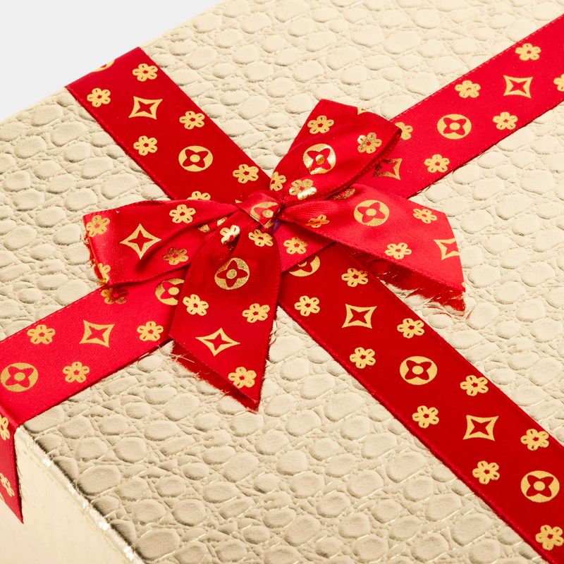 caja-de-regalo-de-11-5-x-33-5-x-24-5-cm-dorada-con-mono-3-7701016777292