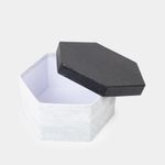 caja-de-regalo-hexagonal-de-10-x-18-2-cm-gris-con-negro-2-7701016783996