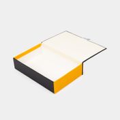 Caja de regalo tipo libro 26.9 x 19.2 cm negro con anaranjado