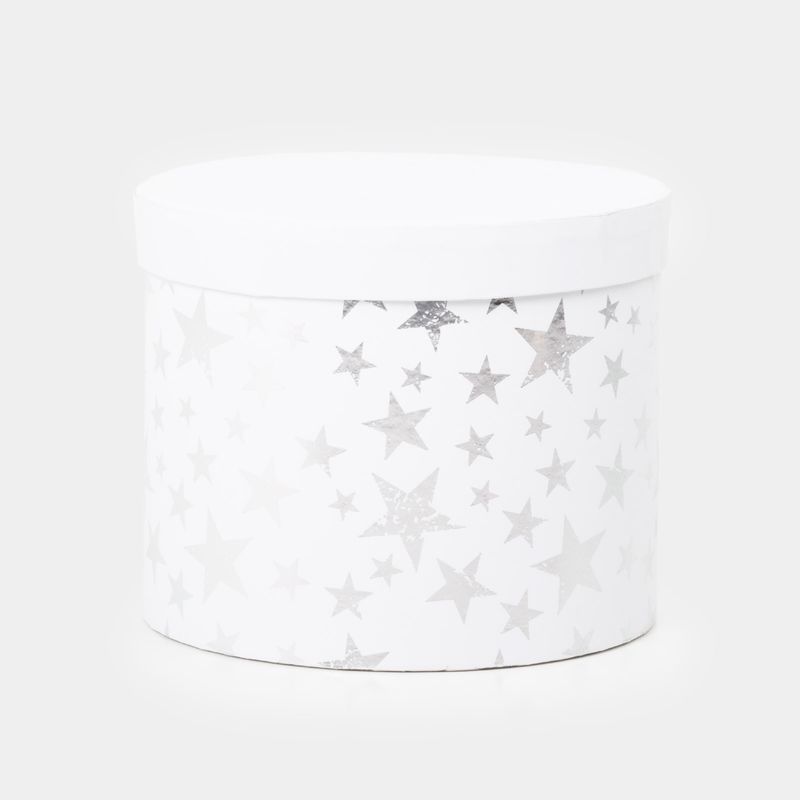 caja-de-regalo-circular-de-20-x-25-cm-blanca-con-estrellas-plateadas-7701016784276