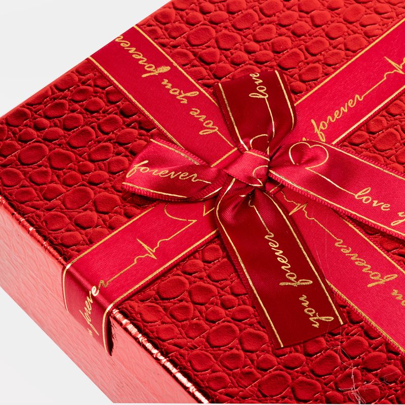 caja-de-regalo-de-8-x-26-x-19-cm-roja-con-mono-3-7701016784559