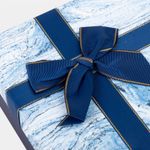 caja-de-regalo-de-8-x-26-x-19-cm-azul-tapa-tipo-marmol-con-mono-3-7701016784641