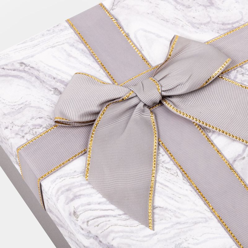 caja-de-regalo-de-8-x-26-x-19-cm-gris-tapa-tipo-marmol-con-mono-3-7701016784672