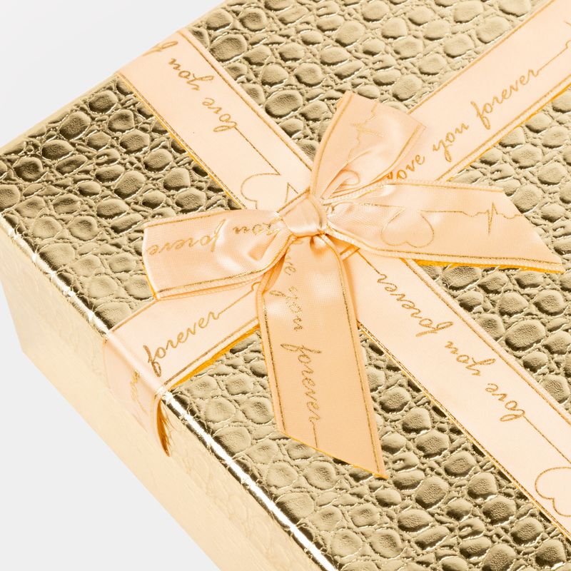 caja-de-regalo-de-8-x-26-x-19-cm-dorada-con-mono-3-7701016784436