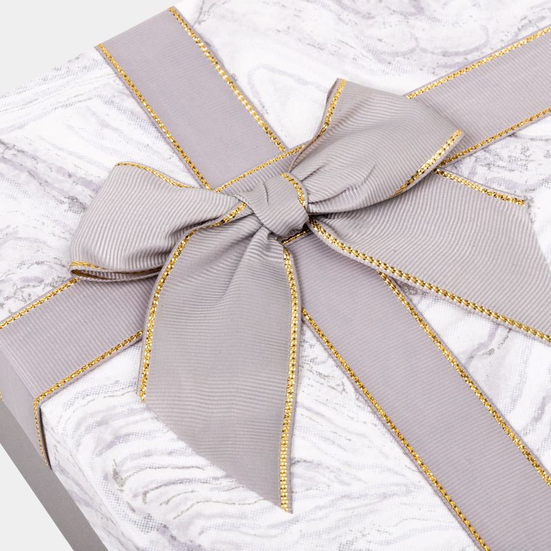 caja-de-regalo-de-6-7-x-23-x-17-cm-gris-tapa-tipo-marmol-con-mono-3-7701016784689