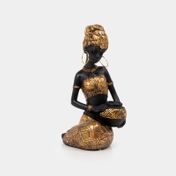 Figura de 24 cm mujer sentada con jarrón