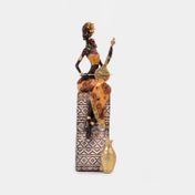 Figura de 32 cm mujer sentada con violín